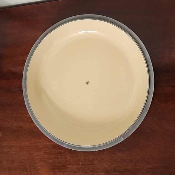 NEW!! Le Creuset Dutch oven - Picture 6 of 7